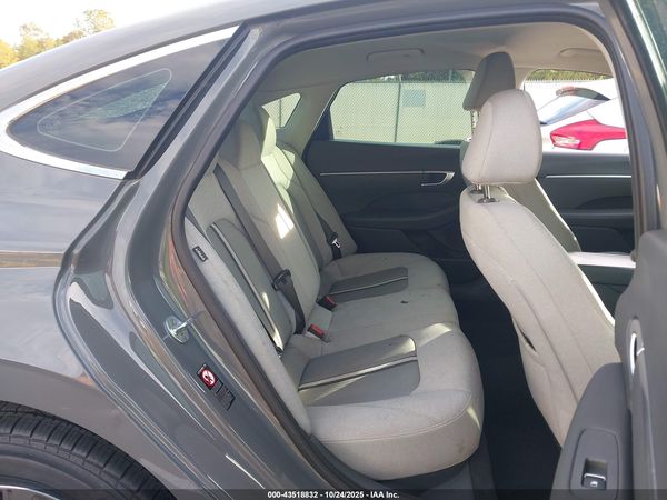 2022 HYUNDAI SONATA SE