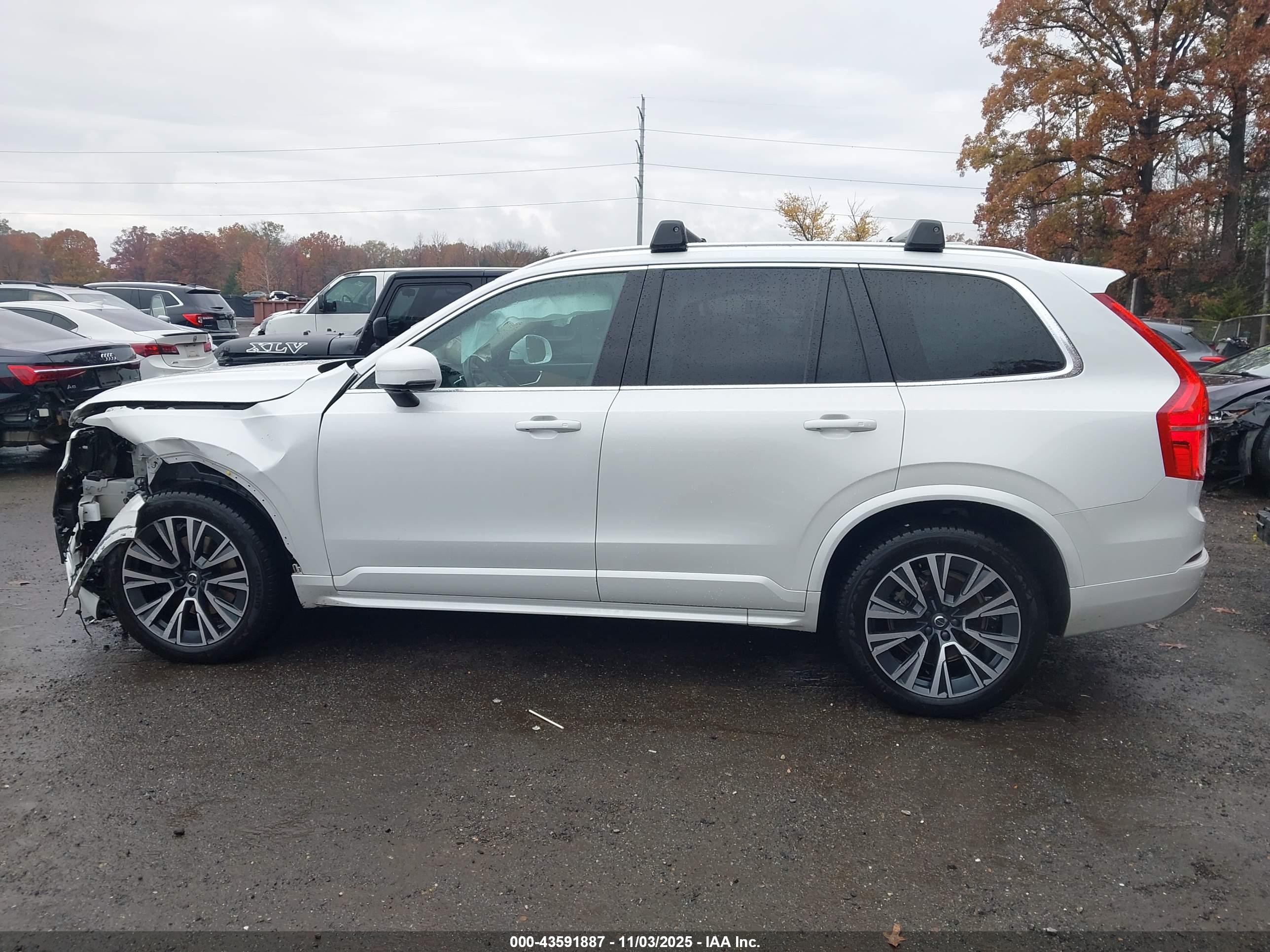 2022 VOLVO XC90 T6 MOMENTUM 7 PASSENGER