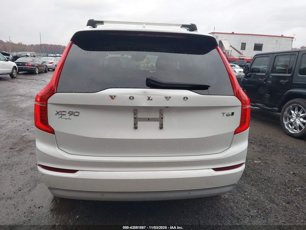 2022 VOLVO XC90 T6 MOMENTUM 7 PASSENGER