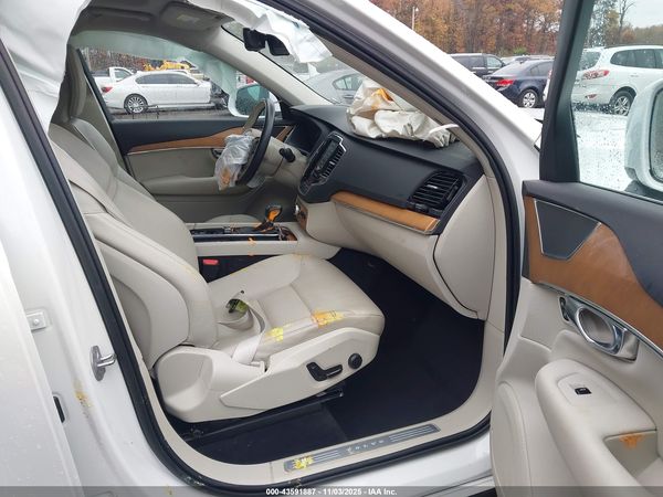 2022 VOLVO XC90 T6 MOMENTUM 7 PASSENGER