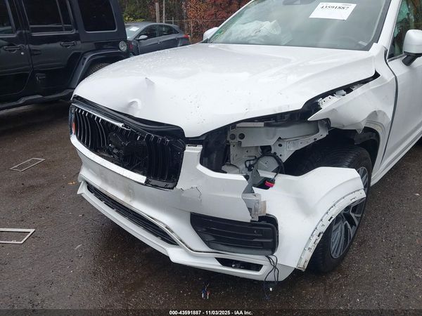2022 VOLVO XC90 T6 MOMENTUM 7 PASSENGER