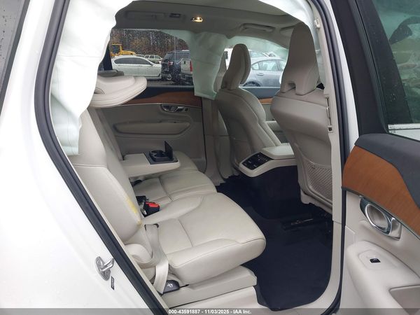 2022 VOLVO XC90 T6 MOMENTUM 7 PASSENGER