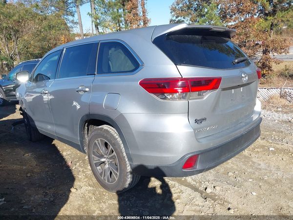 2019 TOYOTA HIGHLANDER LE