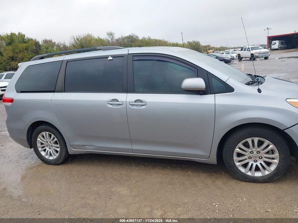 2014 TOYOTA SIENNA XLE V6 8 PASSENGER