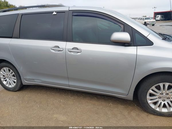 2014 TOYOTA SIENNA XLE V6 8 PASSENGER