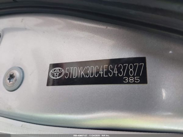 2014 TOYOTA SIENNA XLE V6 8 PASSENGER
