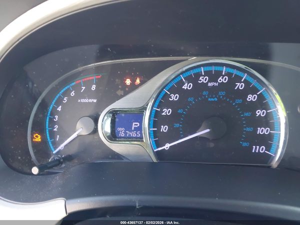 2014 TOYOTA SIENNA XLE V6 8 PASSENGER