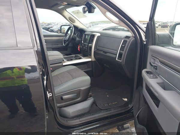 2020 RAM 1500 CLASSIC SLT  4X2 6'4 BOX