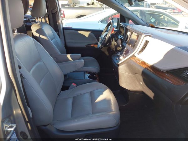 2015 TOYOTA SIENNA