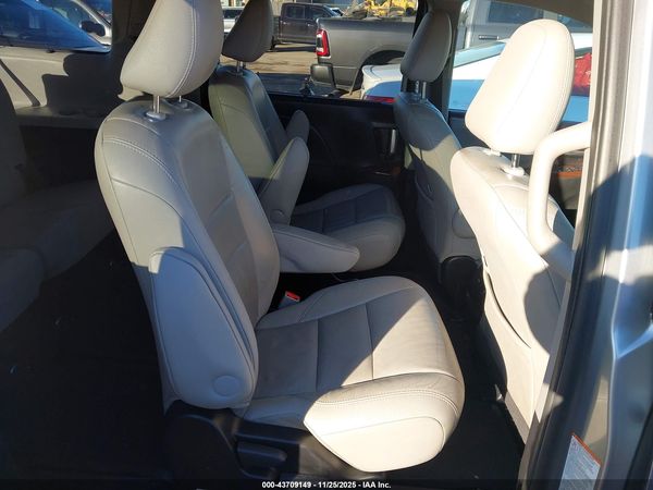 2015 TOYOTA SIENNA