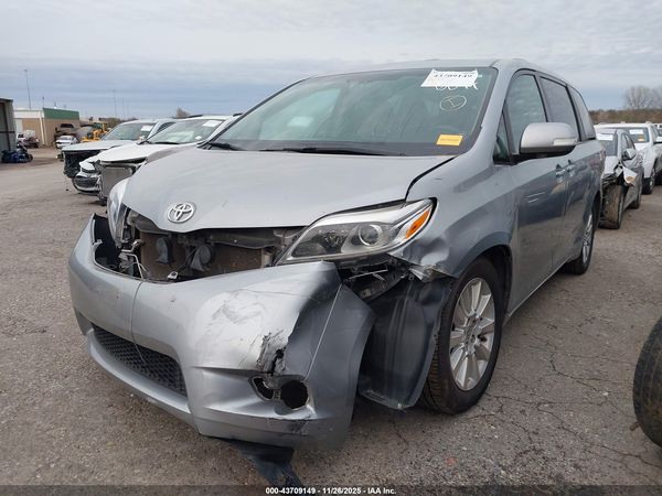 2015 TOYOTA SIENNA