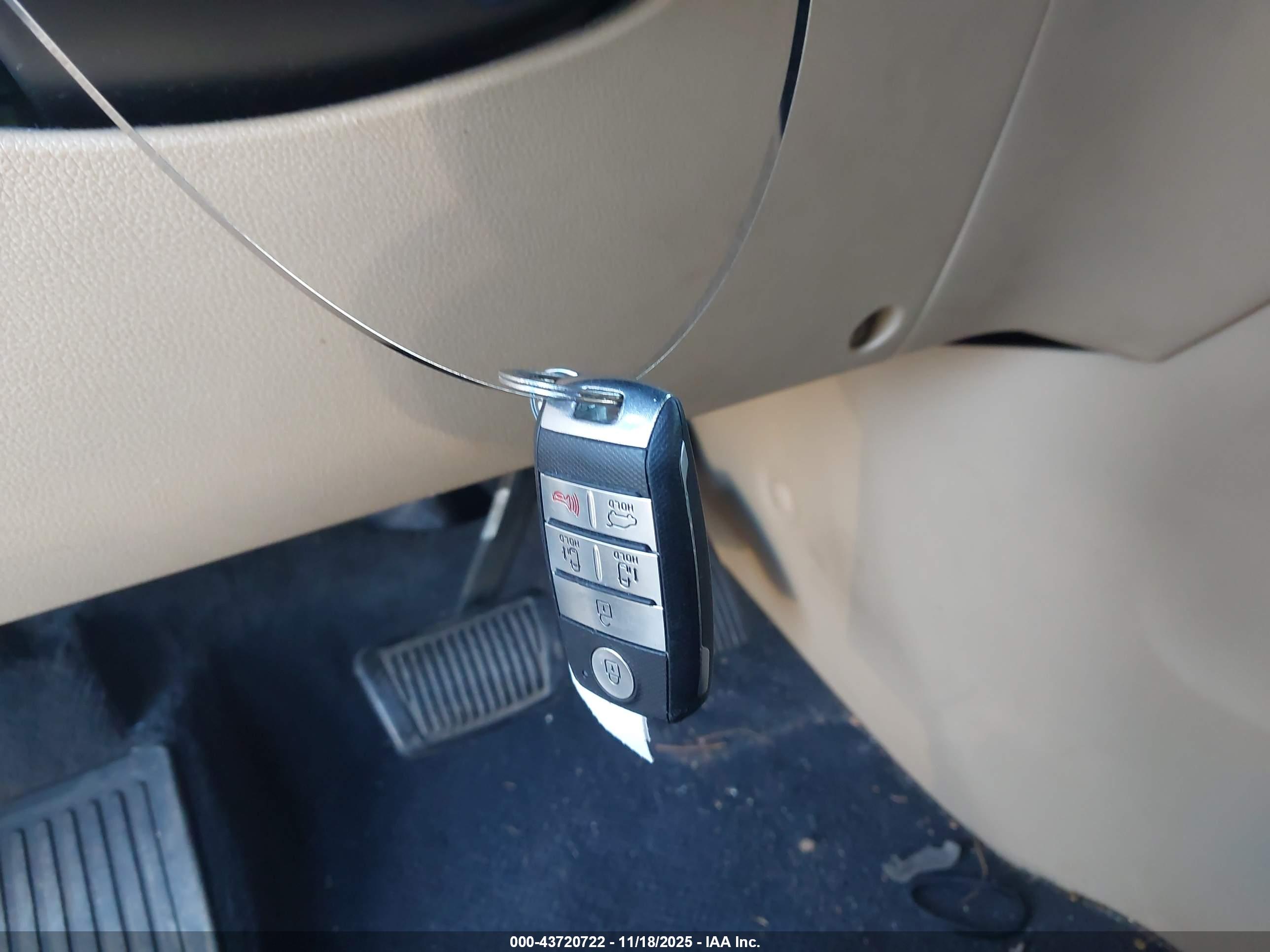 2016 KIA SEDONA EX