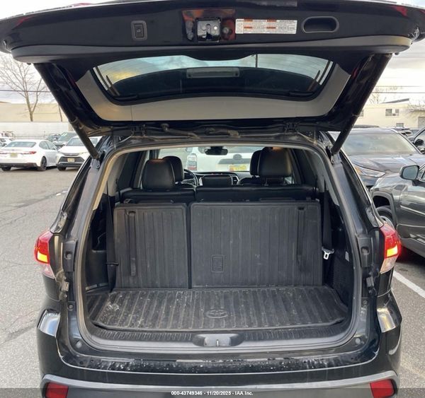 2019 TOYOTA HIGHLANDER XLE