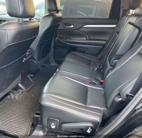 2019 TOYOTA HIGHLANDER XLE