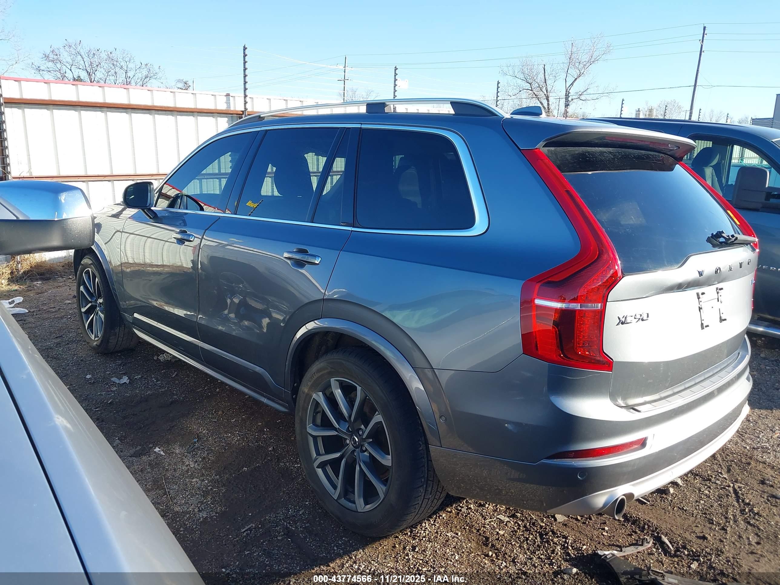 2019 VOLVO XC90 T5 MOMENTUM