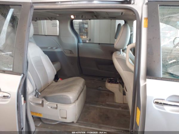 2014 TOYOTA SIENNA LIMITED 7 PASSENGER