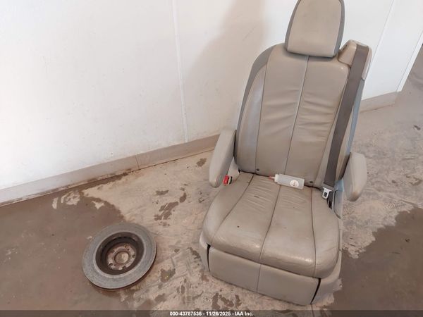 2014 TOYOTA SIENNA LIMITED 7 PASSENGER