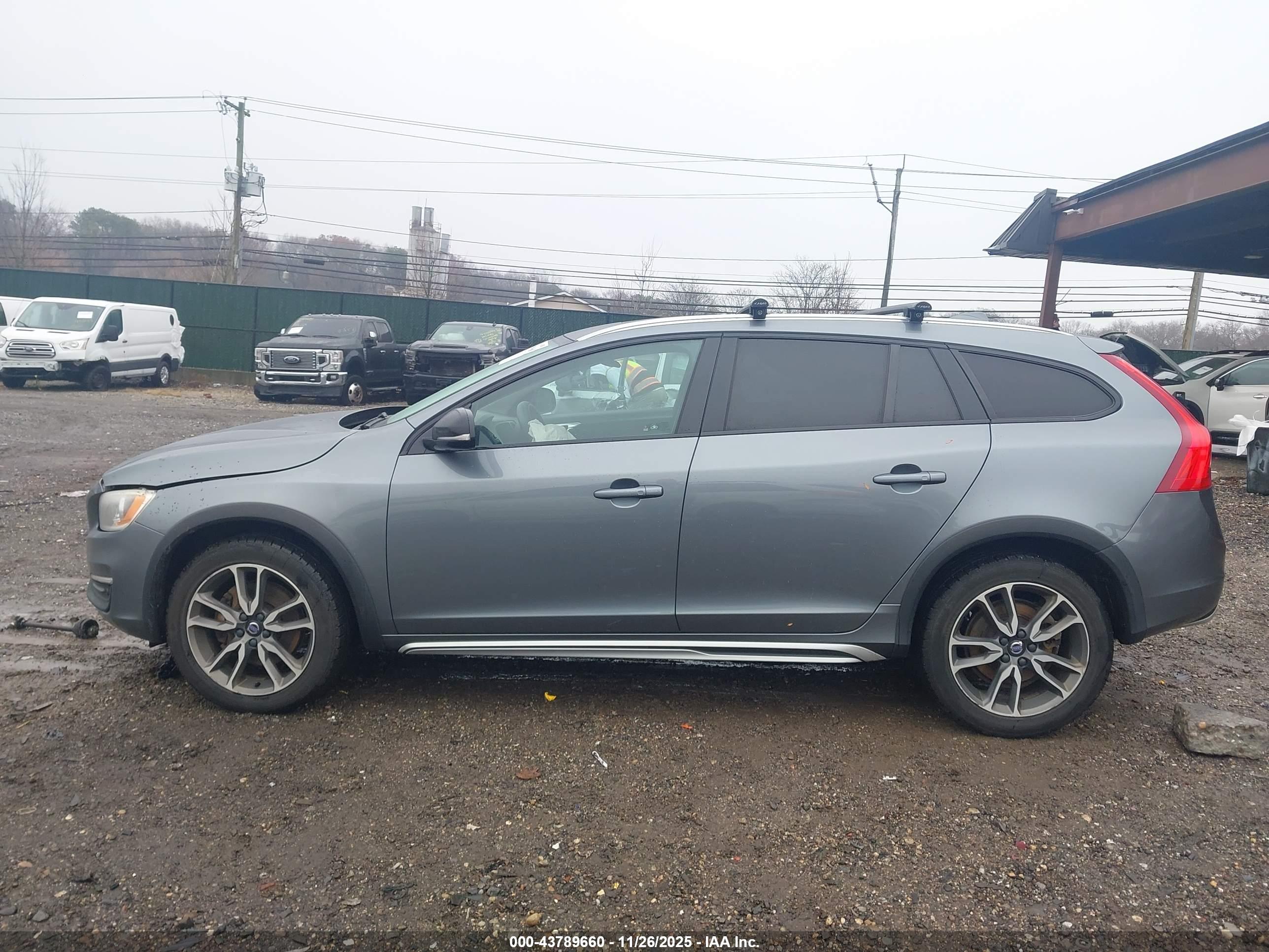 2017 VOLVO V60 CROSS COUNTRY T5