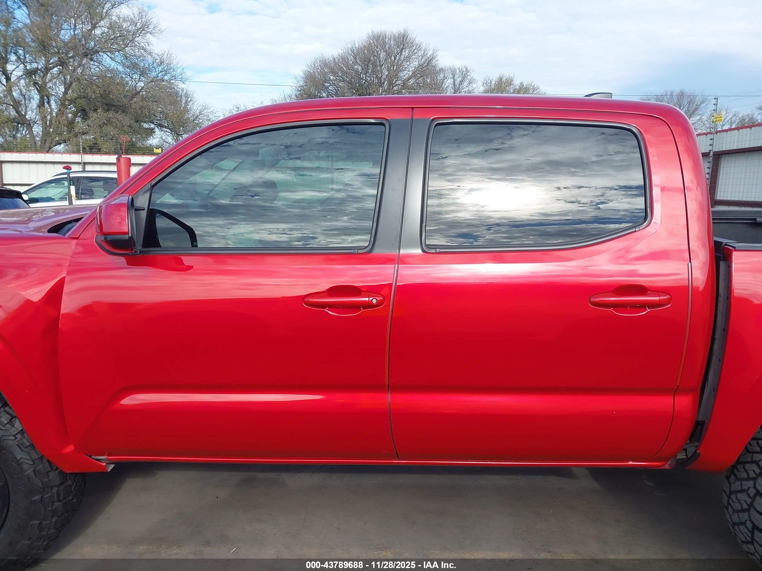 2022 TOYOTA TACOMA SR