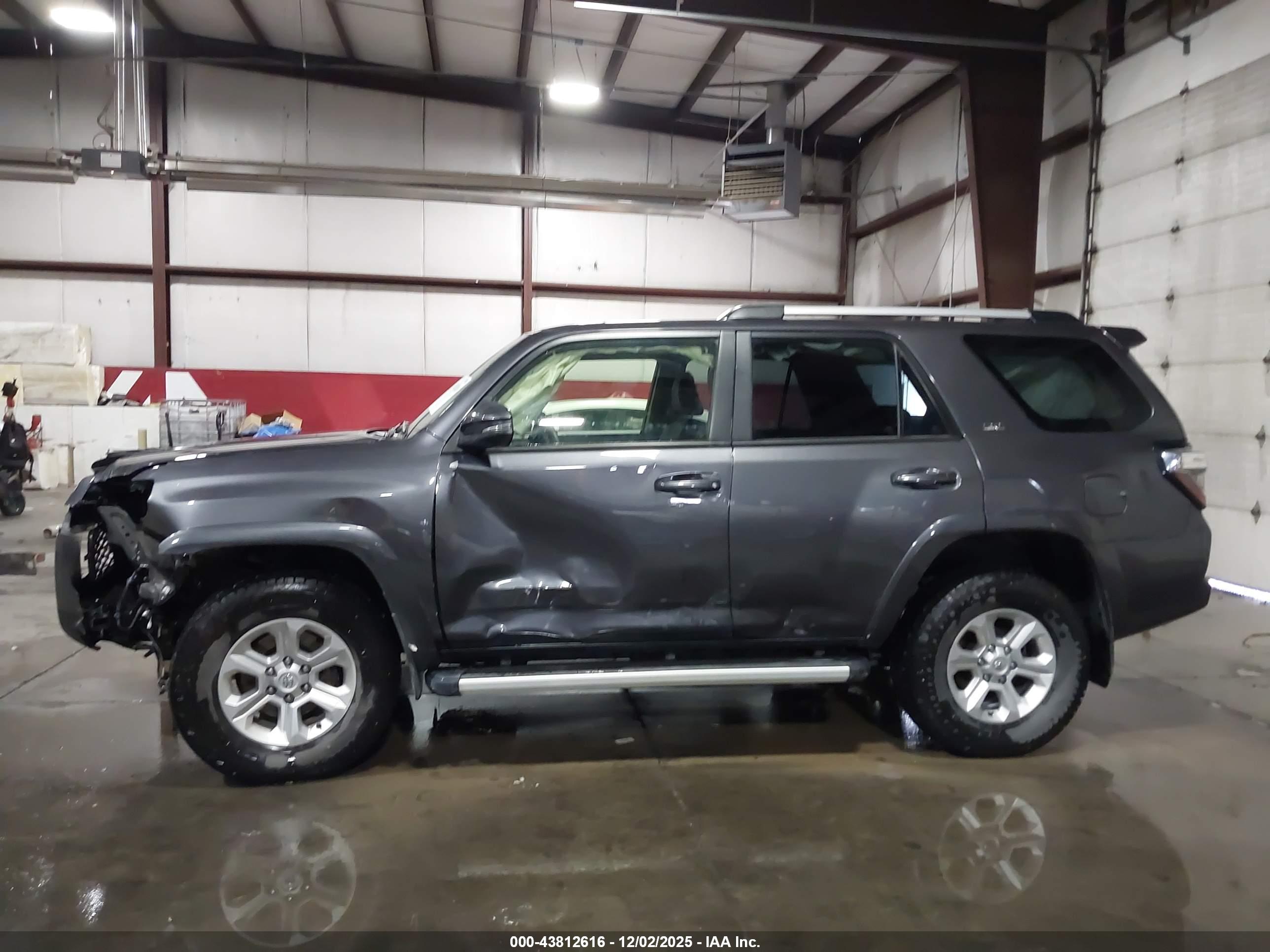 2023 TOYOTA 4RUNNER SR5 PREMIUM
