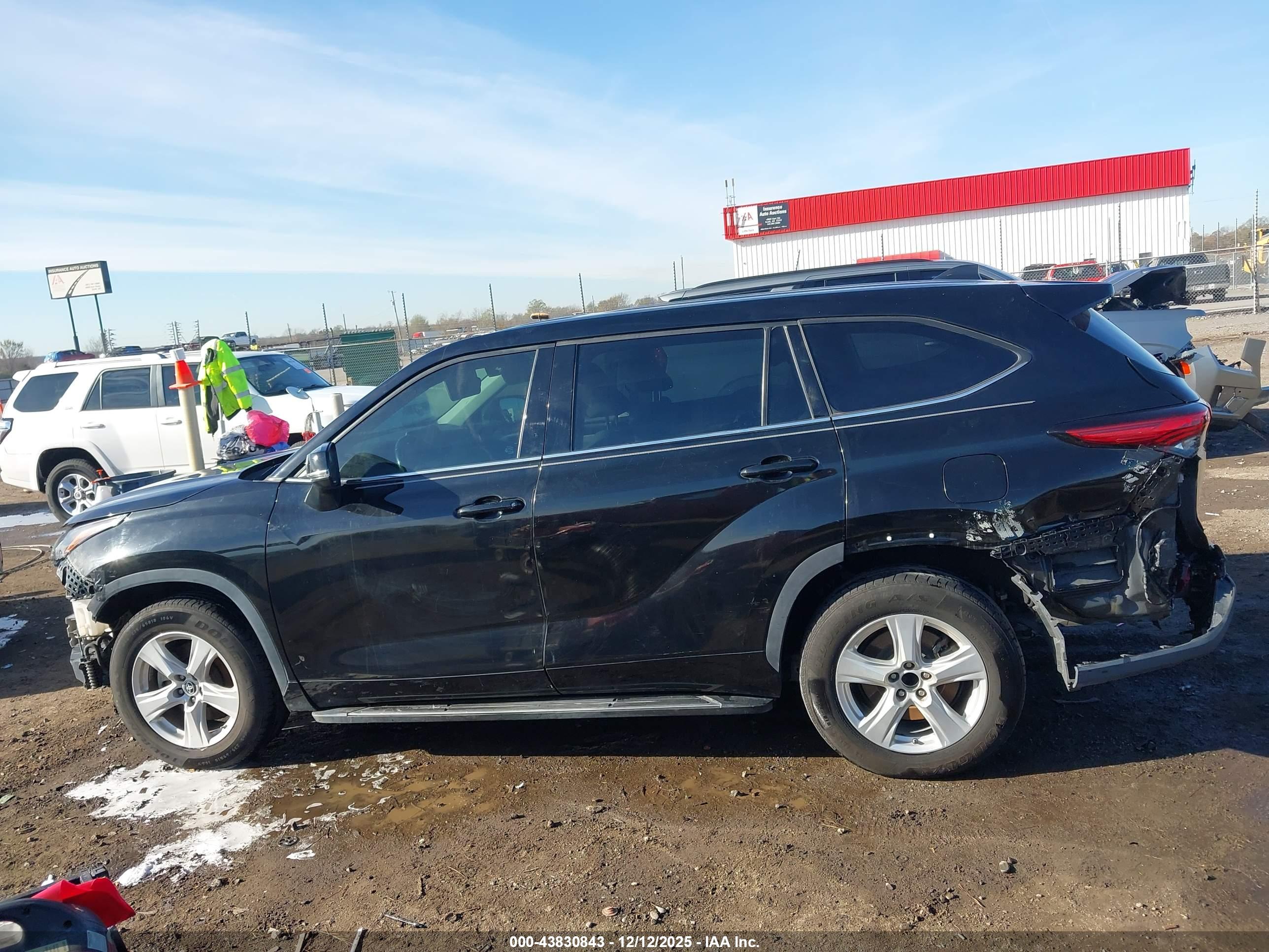 2021 TOYOTA HIGHLANDER LE