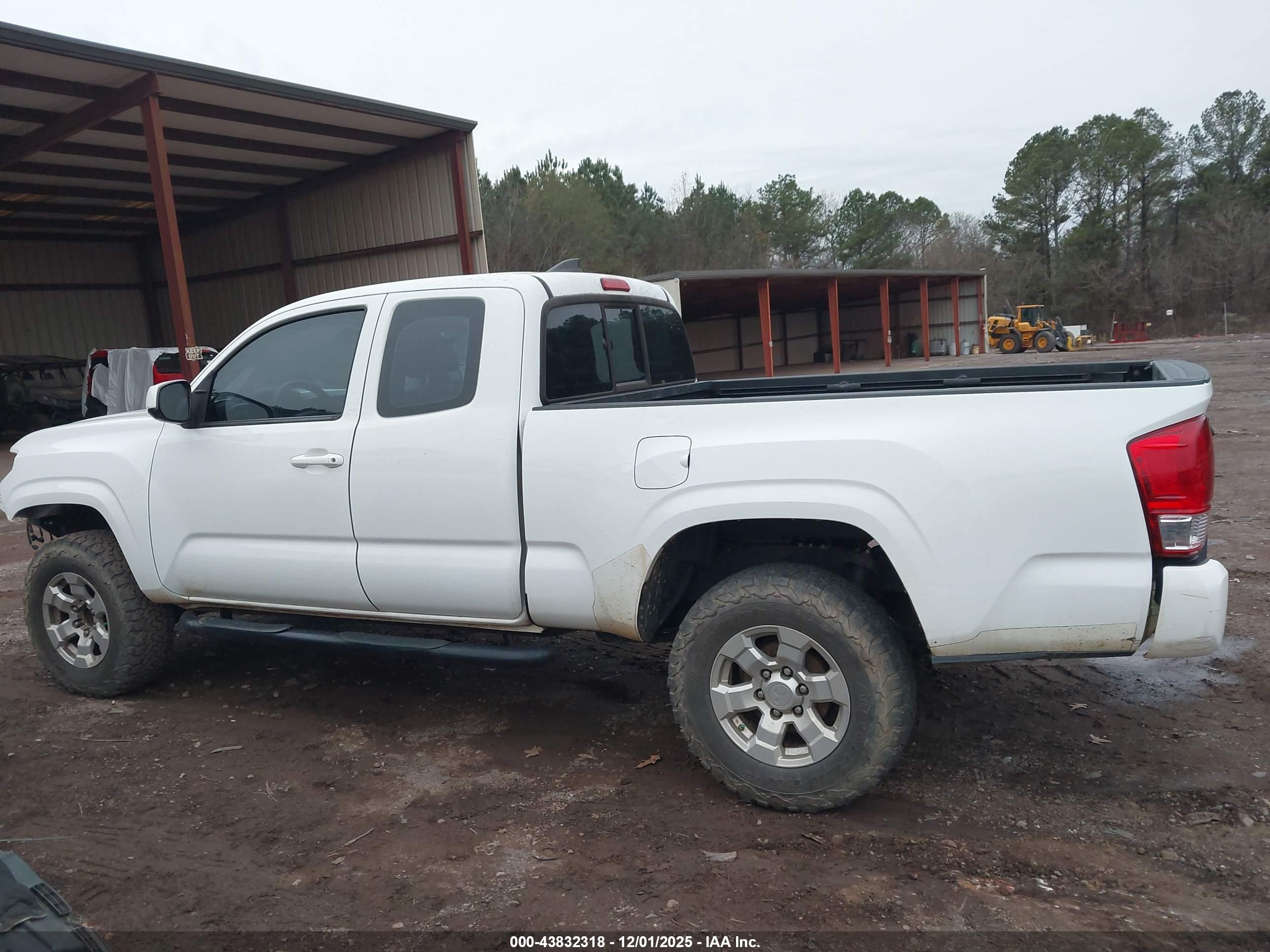 2017 TOYOTA TACOMA SR