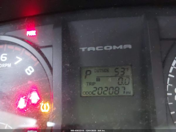 2017 TOYOTA TACOMA SR