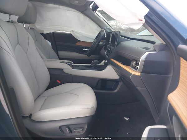 2025 TOYOTA GRAND HIGHLANDER PLATINUM