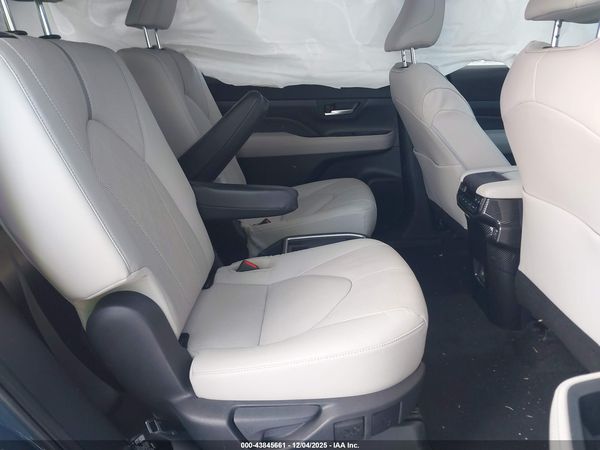 2025 TOYOTA GRAND HIGHLANDER PLATINUM
