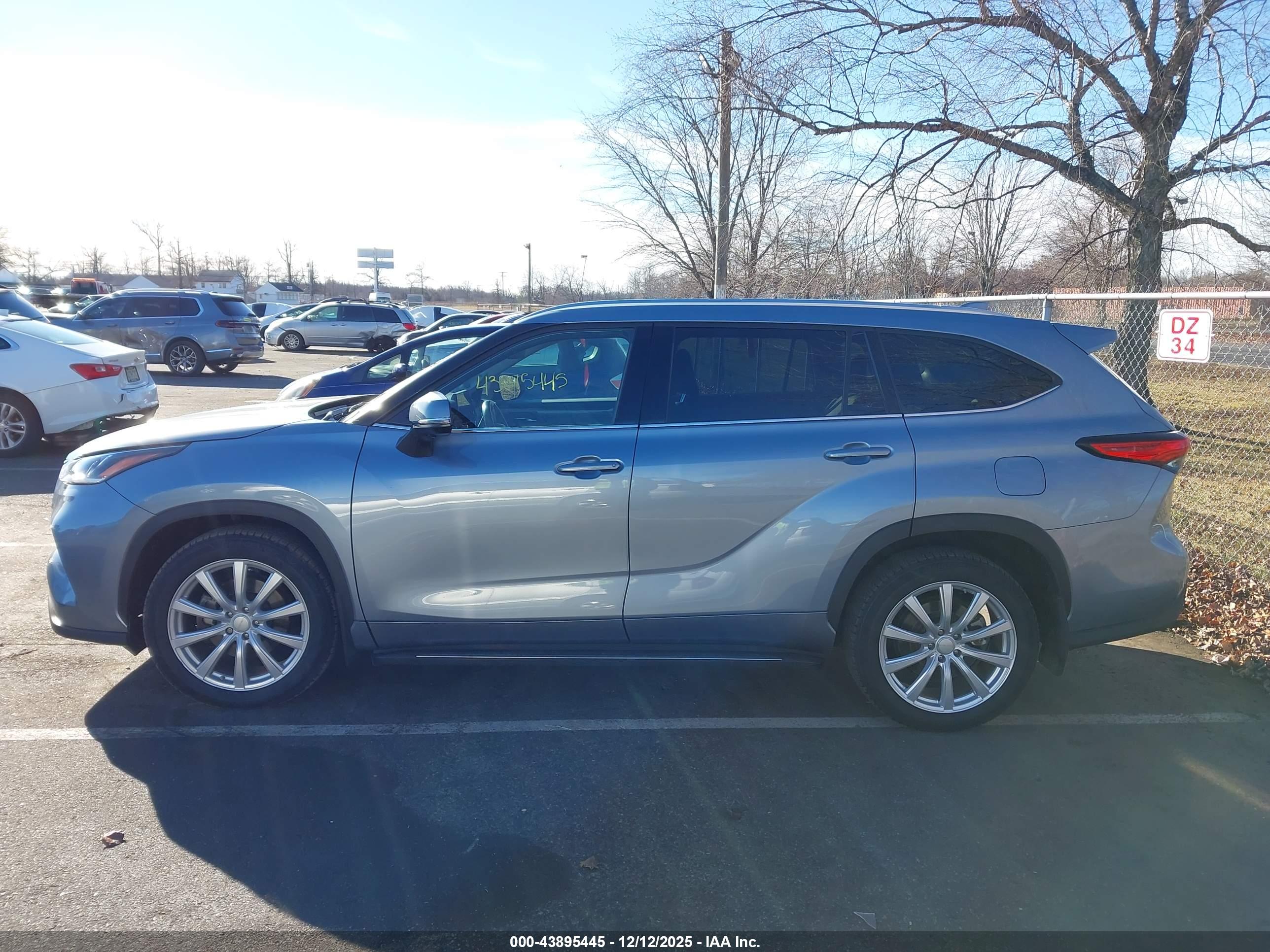 2023 TOYOTA HIGHLANDER PLATINUM
