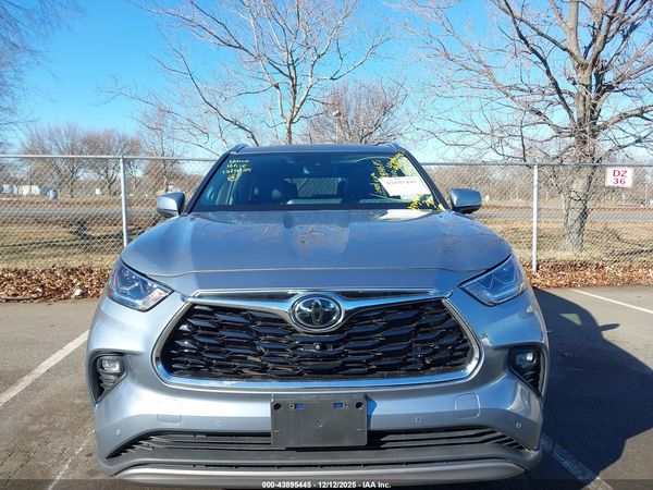 2023 TOYOTA HIGHLANDER PLATINUM