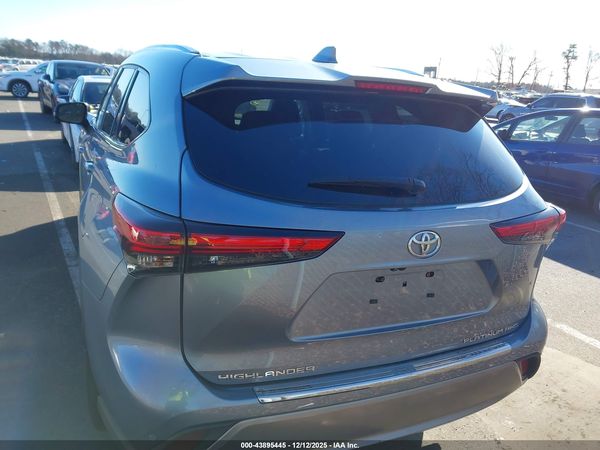 2023 TOYOTA HIGHLANDER PLATINUM