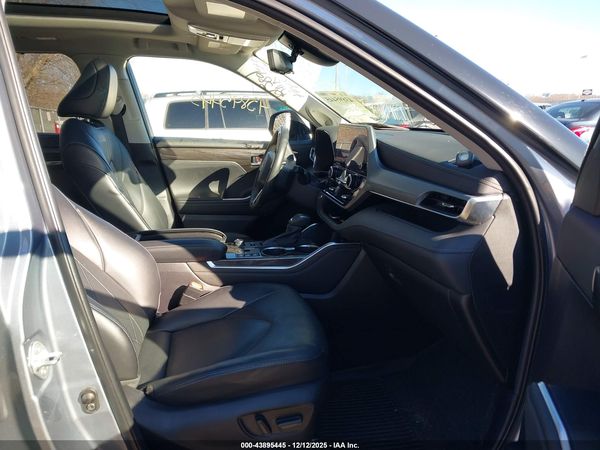 2023 TOYOTA HIGHLANDER PLATINUM