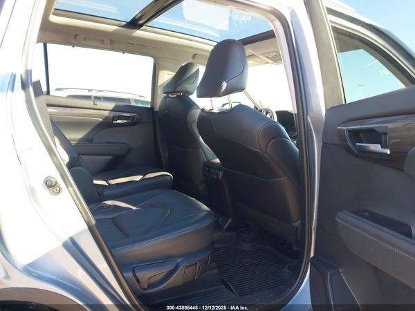 2023 TOYOTA HIGHLANDER PLATINUM