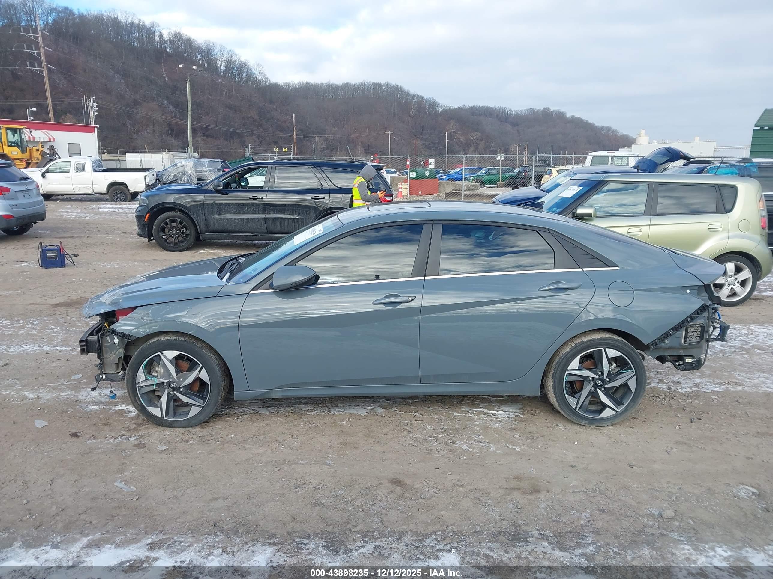 2022 HYUNDAI ELANTRA HYBRID LIMITED