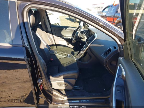 2017 VOLVO XC60 T5