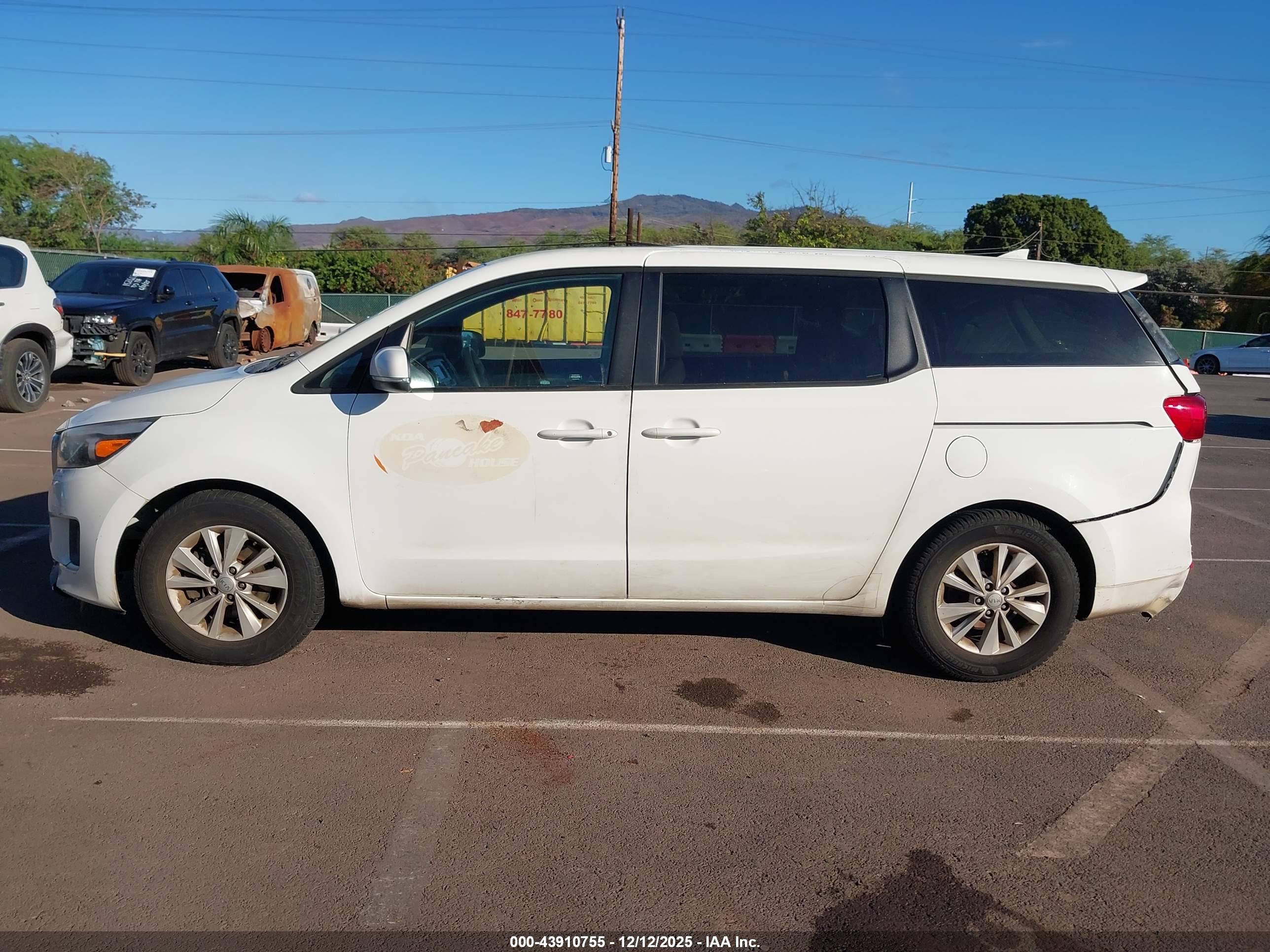 2018 KIA SEDONA LX