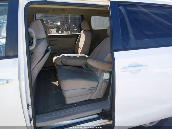 2018 KIA SEDONA LX