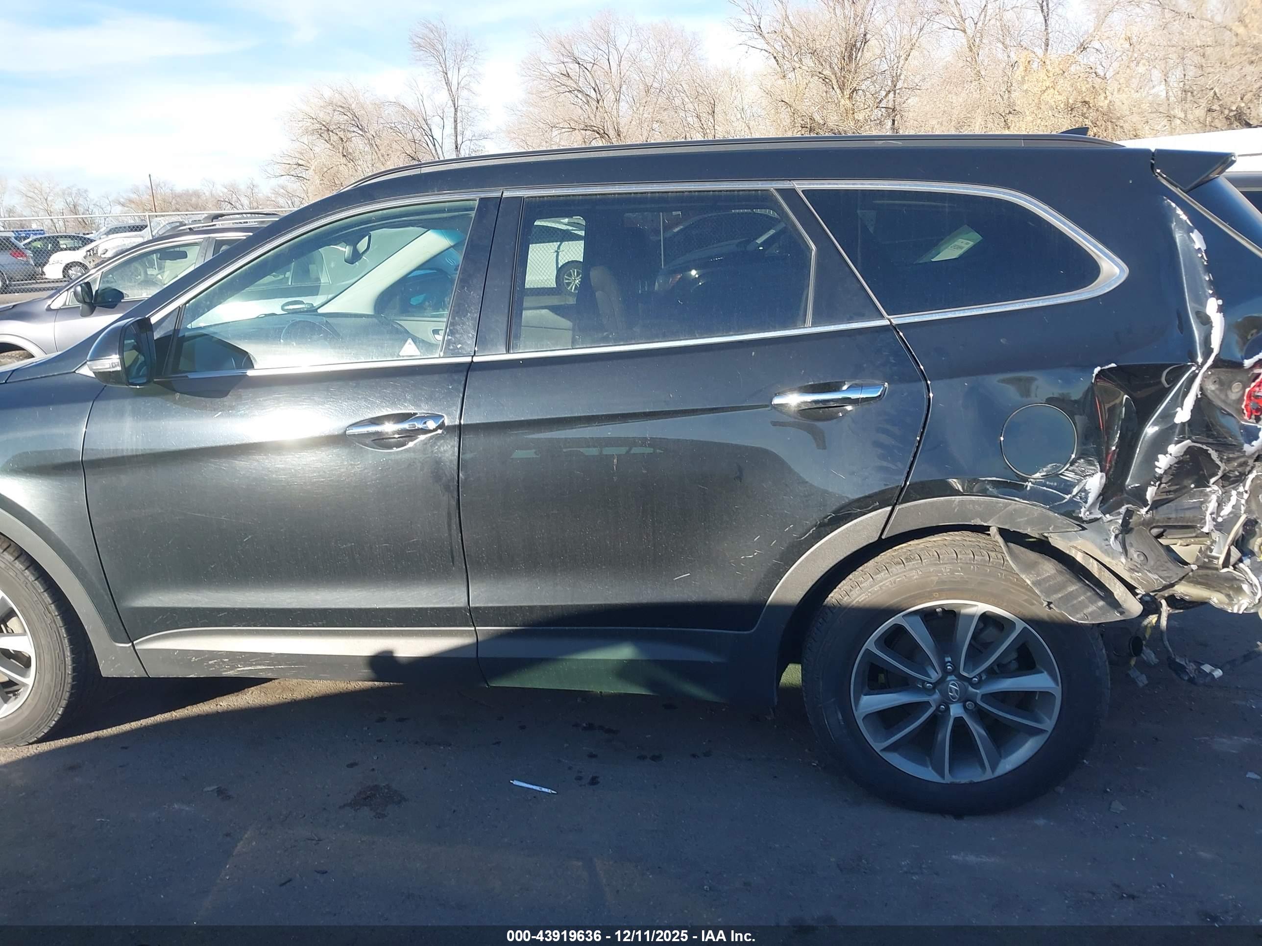 2017 HYUNDAI SANTA FE SE