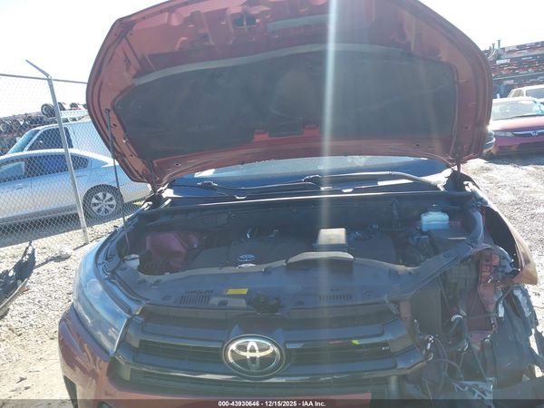 2019 TOYOTA HIGHLANDER SE