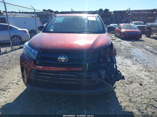 2019 TOYOTA HIGHLANDER SE