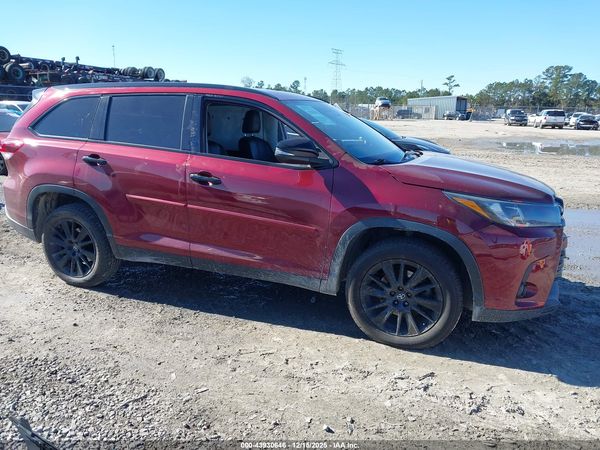 2019 TOYOTA HIGHLANDER SE