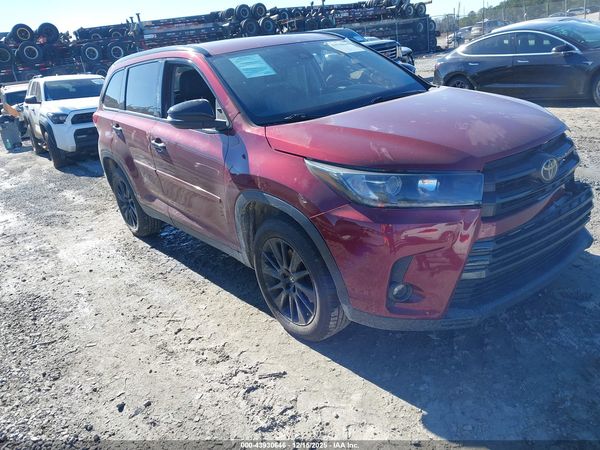 2019 TOYOTA HIGHLANDER SE