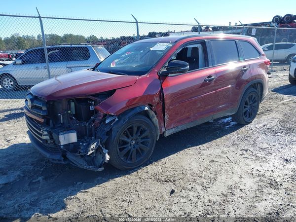 2019 TOYOTA HIGHLANDER SE