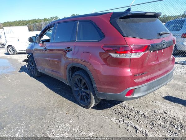 2019 TOYOTA HIGHLANDER SE