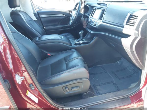 2019 TOYOTA HIGHLANDER SE