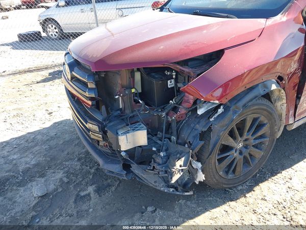 2019 TOYOTA HIGHLANDER SE