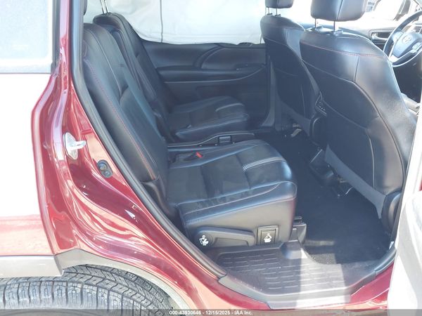 2019 TOYOTA HIGHLANDER SE