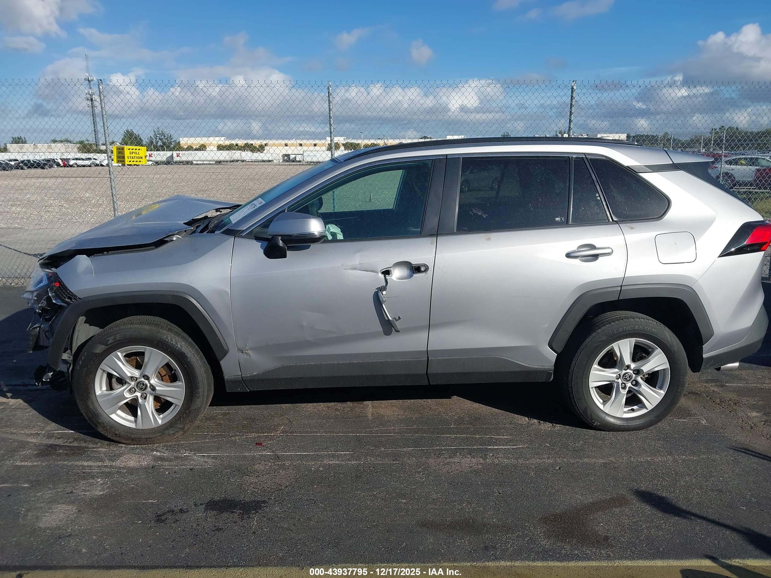 2021 TOYOTA RAV4 XLE