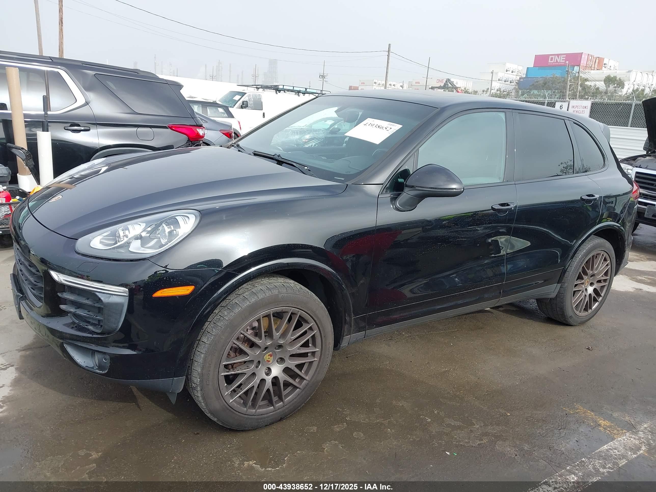 2017 PORSCHE CAYENNE PLATINUM EDITION